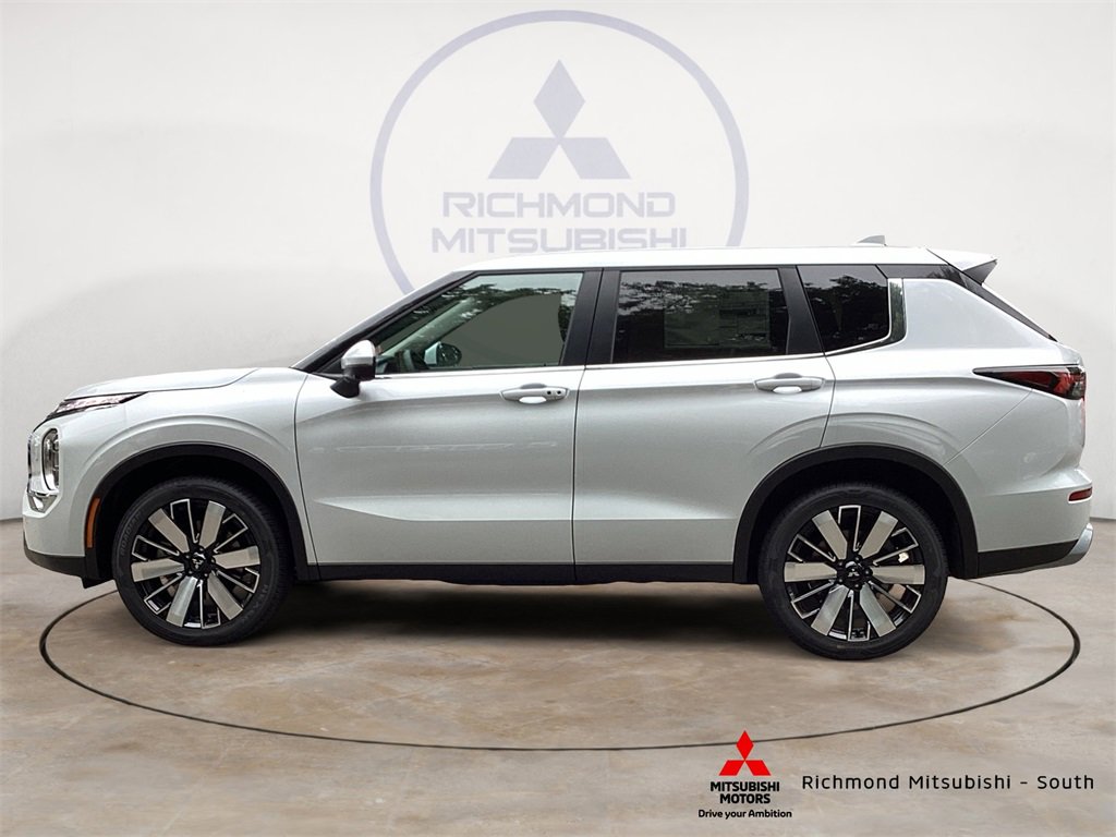 New 2025 Mitsubishi Outlander SE image 6