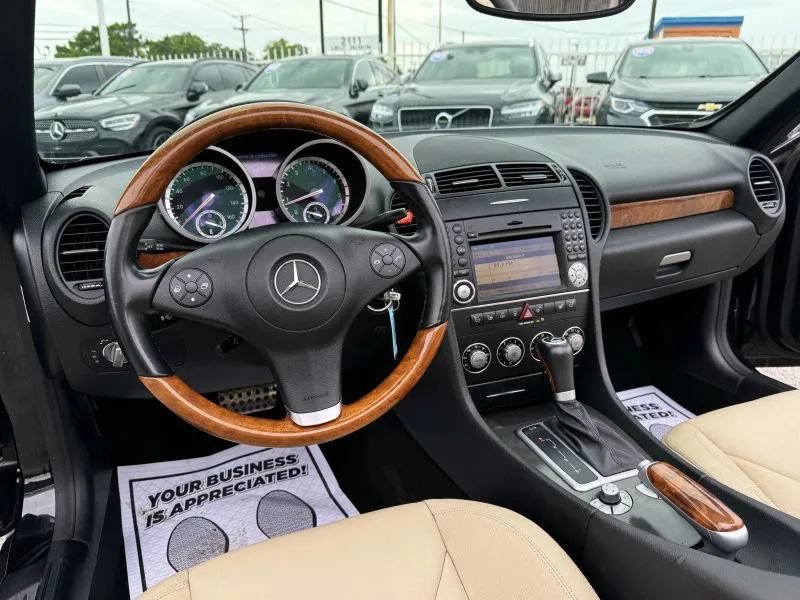 Used 2011 Mercedes-Benz SLK 300 image 26