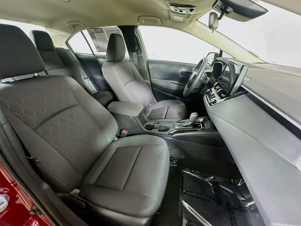 Used 2025 Toyota Corolla LE image 12