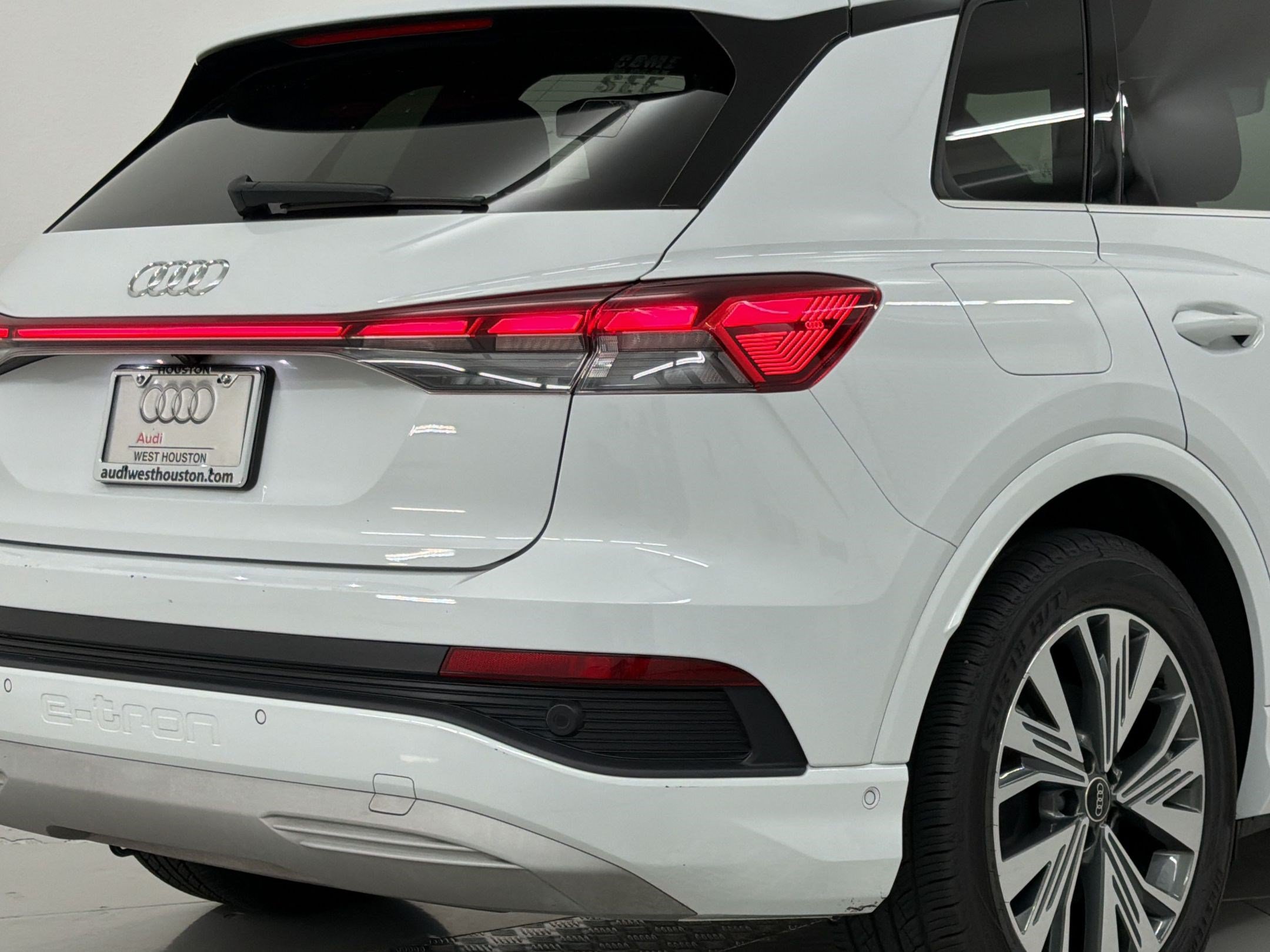 Used 2023 Audi Q4 e-tron Premium Plus w/ Premium Plus RWD image 27