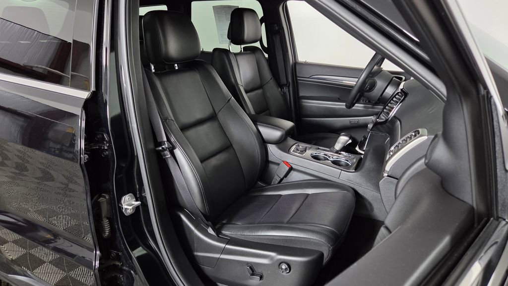 Used 2020 Jeep Grand Cherokee Limited w/ Luxury Group II AWD/4WD image 39