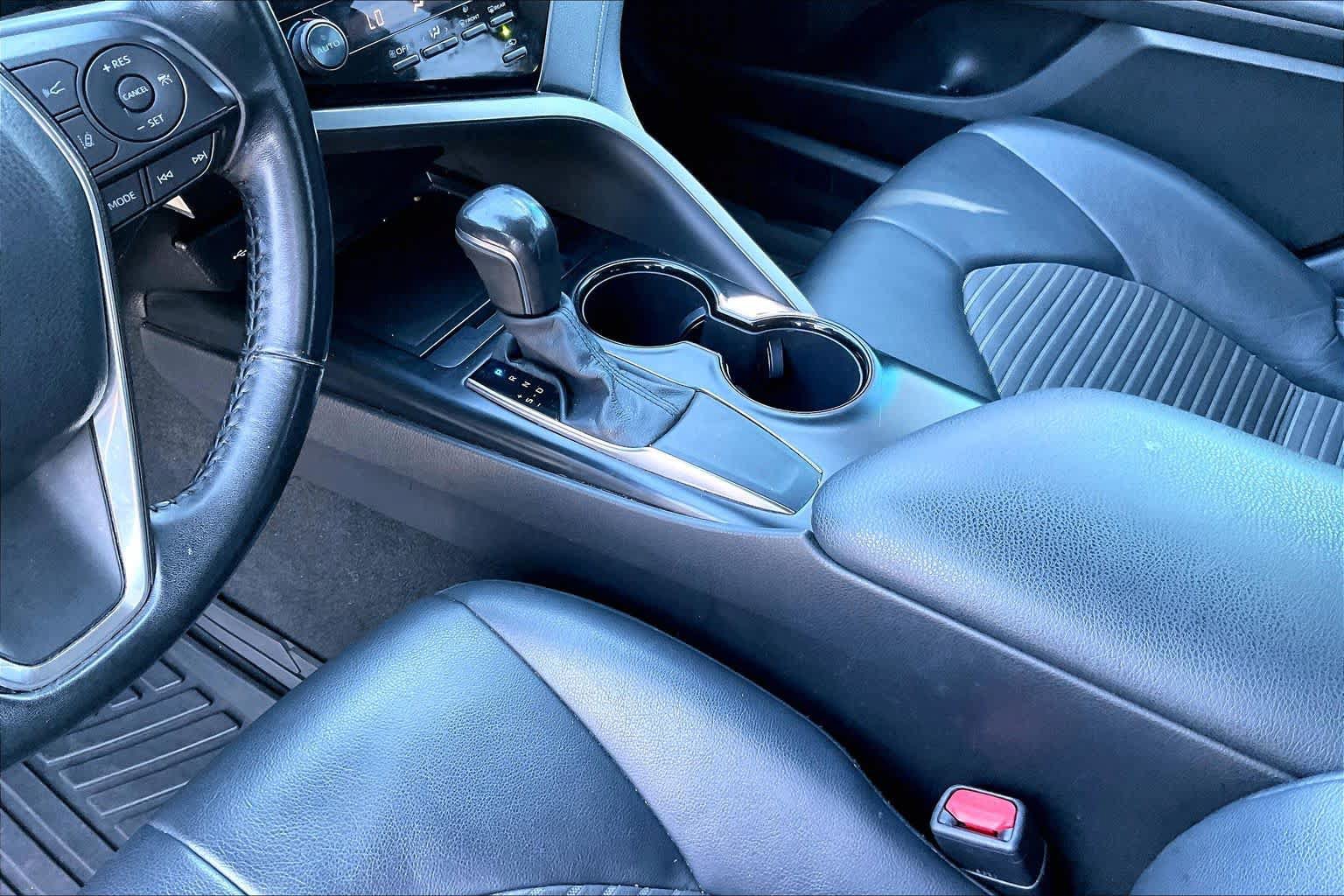 Used 2020 Toyota Camry SE FWD image 15