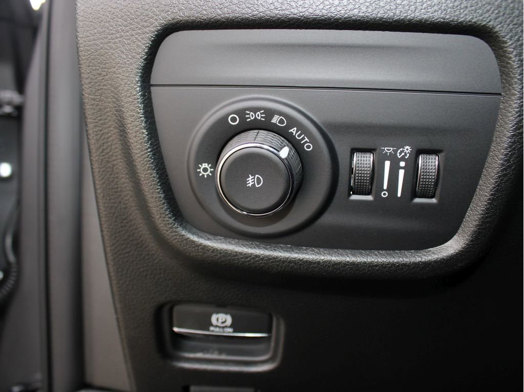 New 2025 Jeep Grand Cherokee Limited image 12