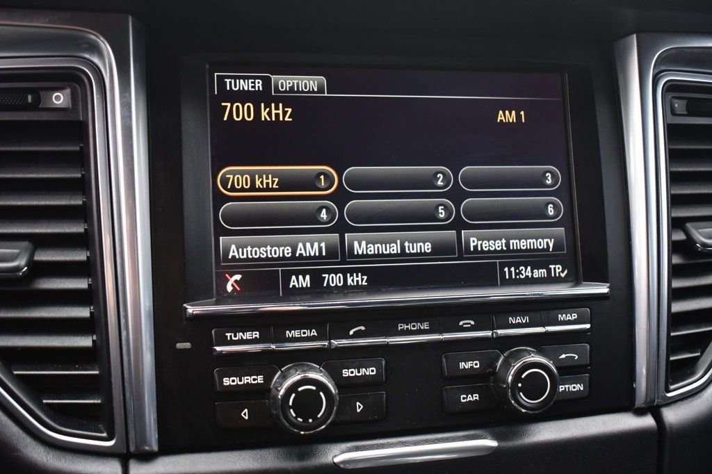 Used 2015 Porsche Macan Turbo image 32