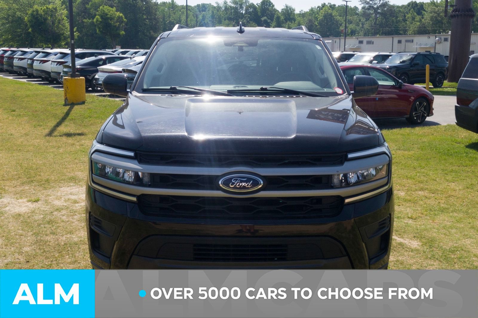 Used 2024 Ford Expedition XLT AWD/4WD image 3