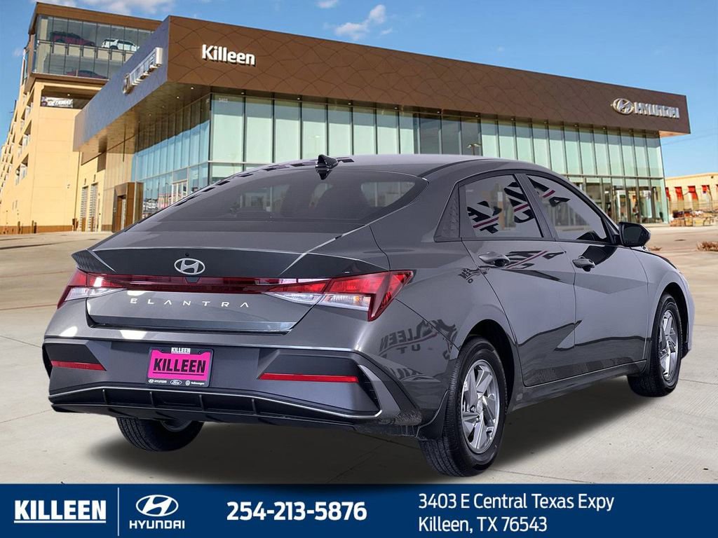 Used 2025 Hyundai Elantra SE FWD image 9