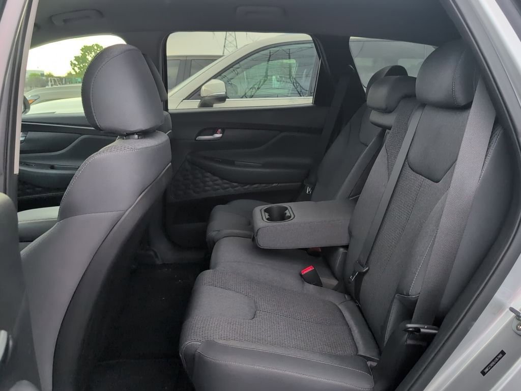 Used 2020 Hyundai Santa Fe SE image 10