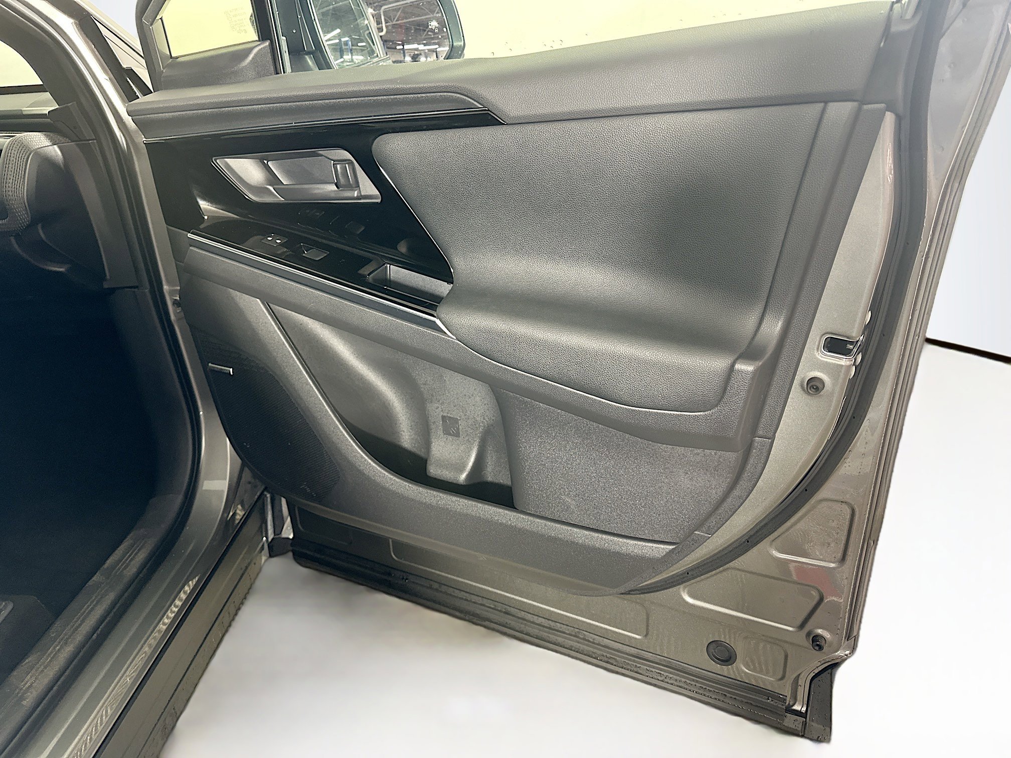 Used 2023 Subaru Solterra AWD image 31