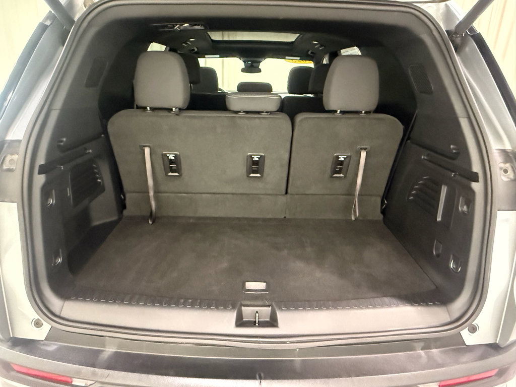 Certified 2025 Chevrolet Traverse LT w/ Sun and Wheel Package AWD/4WD image 16
