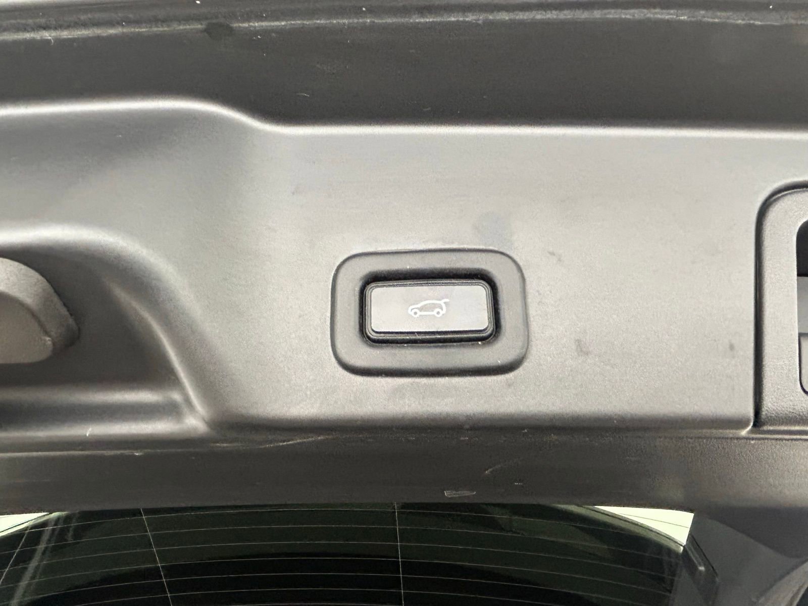 Used 2020 Land Rover Range Rover Evoque SE image 37