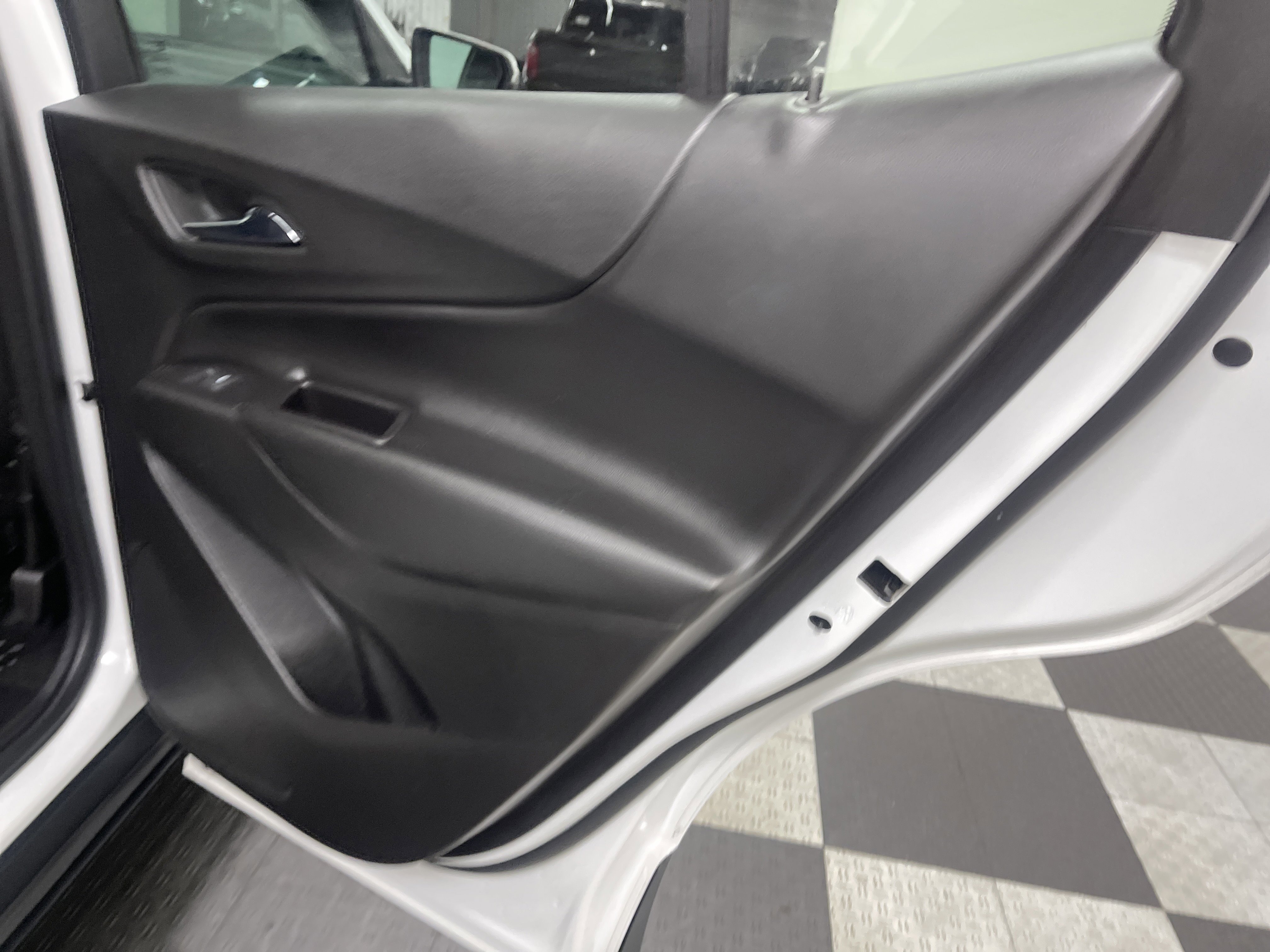 Used 2019 Chevrolet Equinox LT FWD image 19