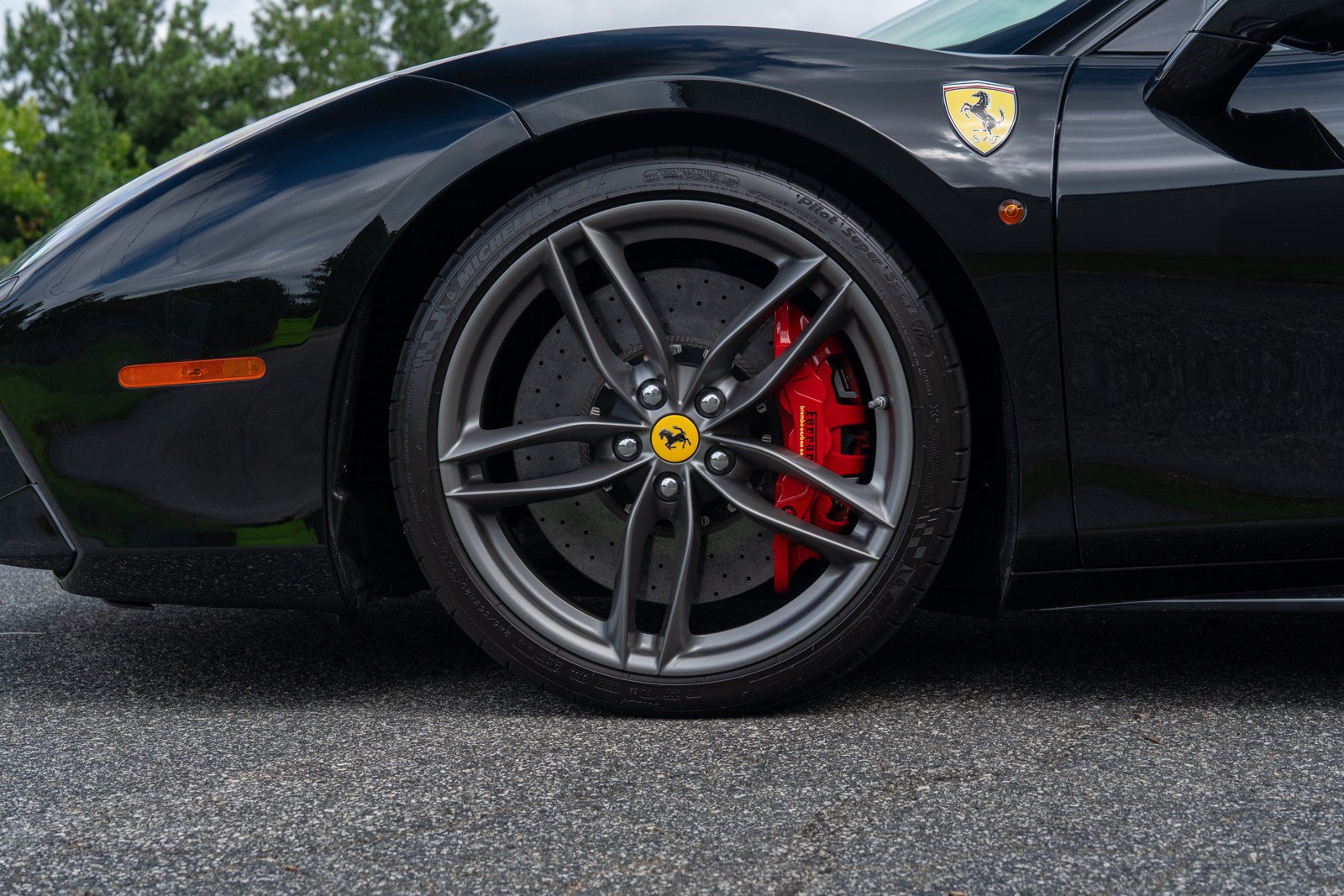 Used 2018 Ferrari 488 GTB RWD image 10