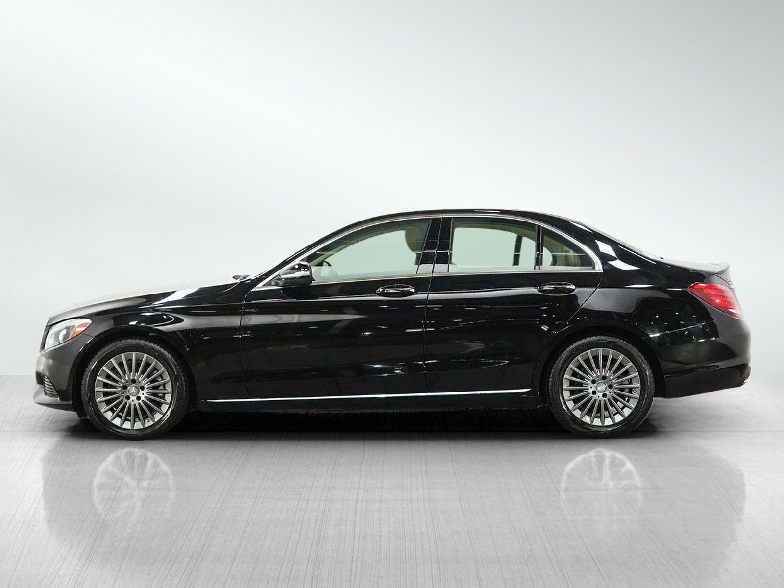 Used 2015 Mercedes-Benz C 300 4MATIC Sedan image 2