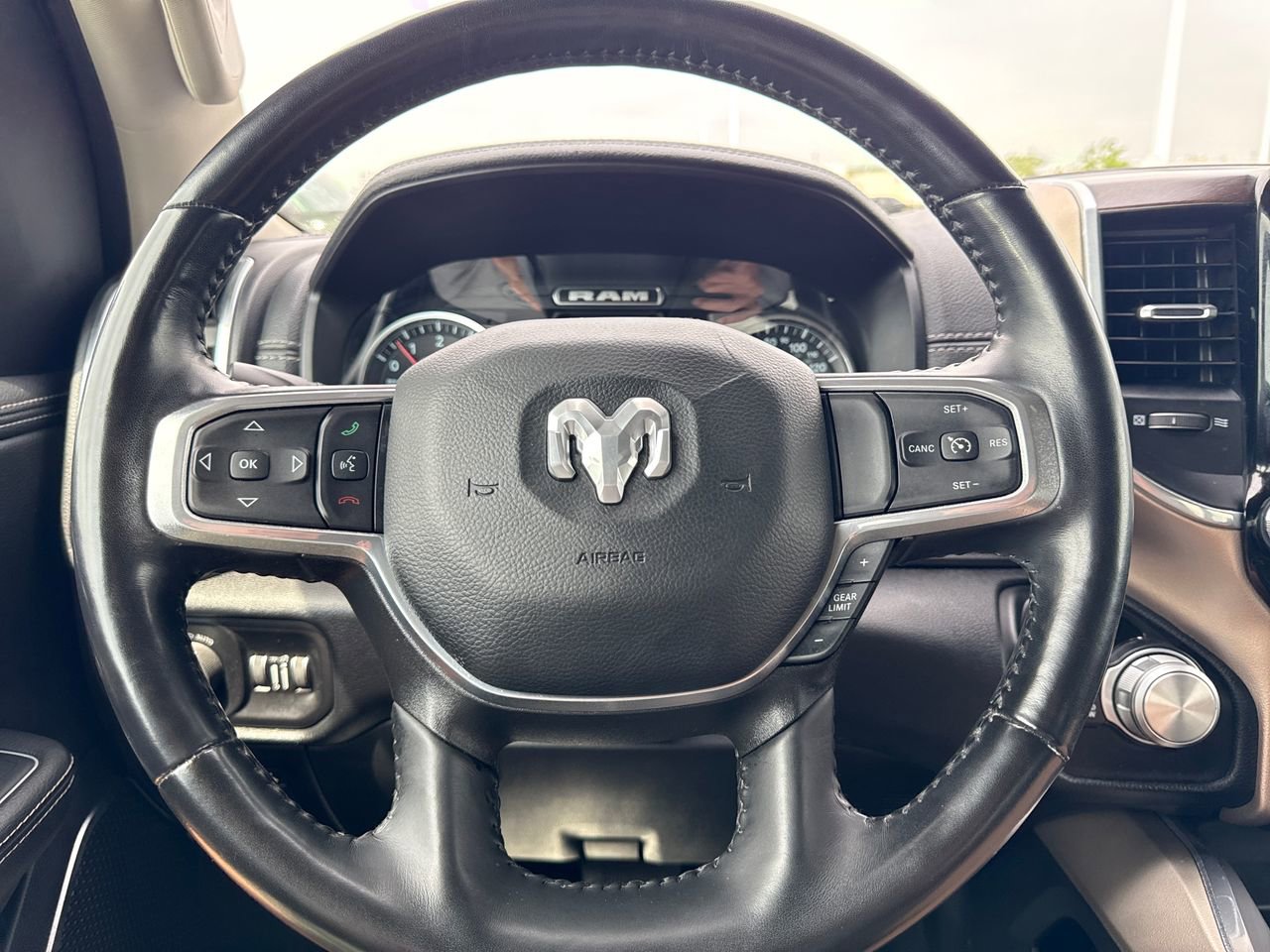 Used 2022 RAM 1500 Laramie AWD/4WD image 17