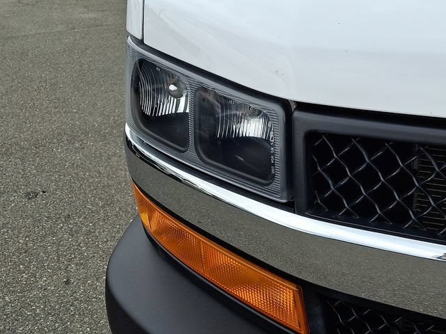 Used 2025 Chevrolet Express 2500 w/ Driver Convenience Package RWD image 18