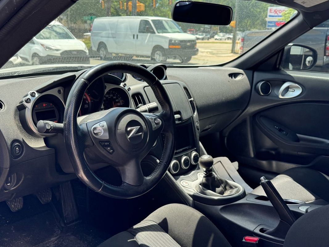 Used 2016 Nissan 370Z Coupe RWD image 5
