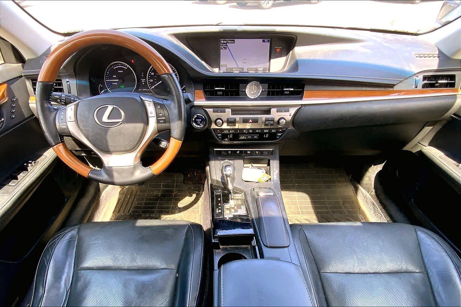 Used 2015 Lexus ES 300h w/ Navigation System Package FWD image 16
