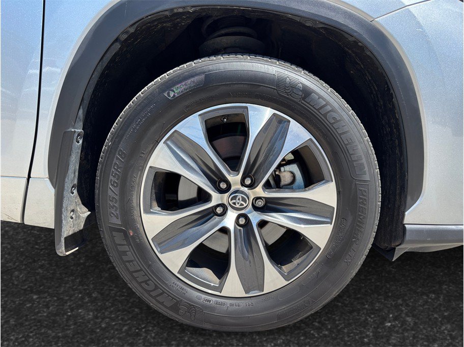 Used 2021 Toyota Highlander XLE AWD/4WD image 13