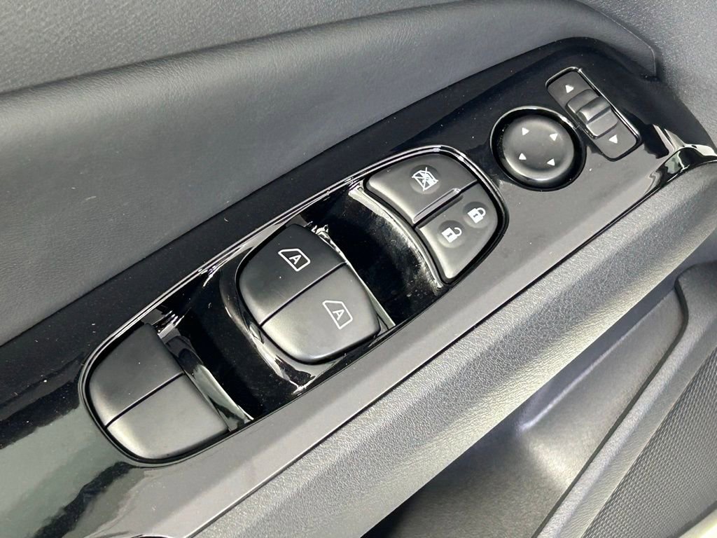 Used 2025 Nissan Altima 2.5 SL FWD image 33