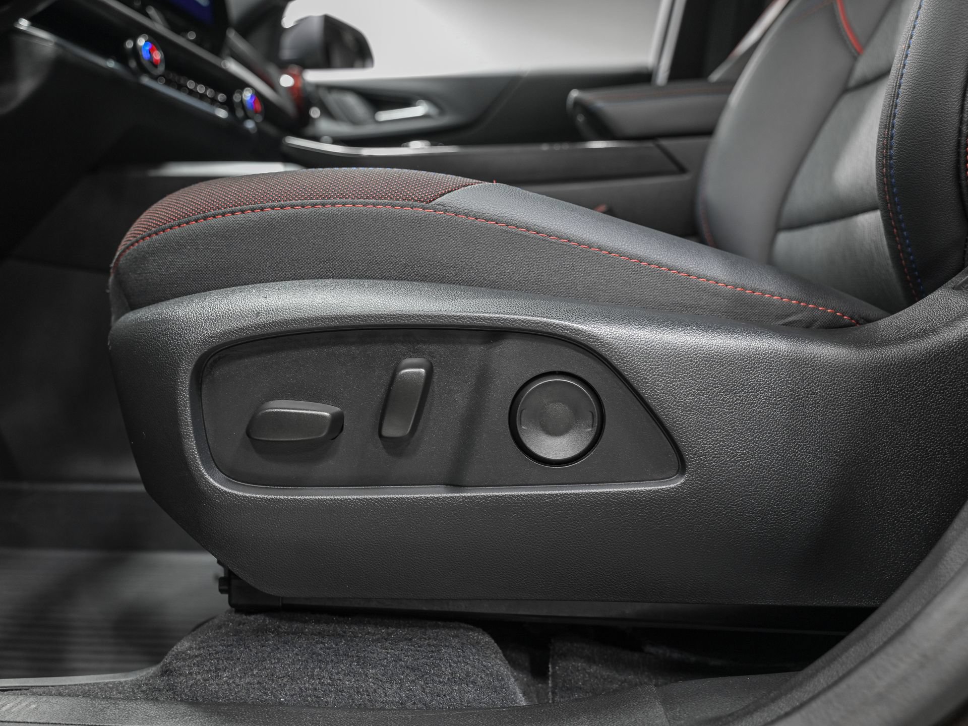 Used 2026 Chevrolet Equinox RS w/ LPO, Floor Liner Package FWD image 6