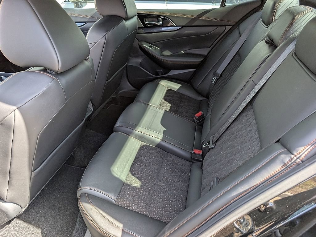 Used 2021 Nissan Maxima SR w/ Sport Mat Group FWD image 16