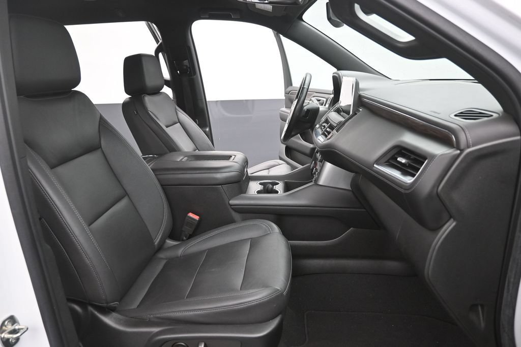 Used 2022 Chevrolet Suburban LT w/ Luxury Package RWD image 16