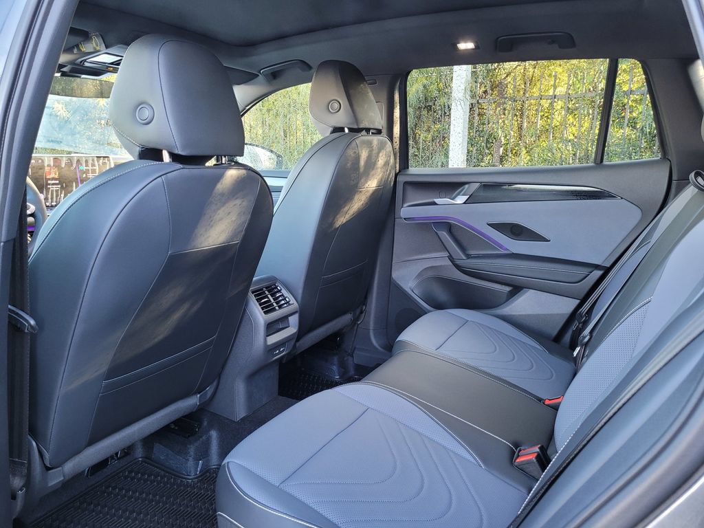 New 2026 Volkswagen Tiguan SE R-Line AWD/4WD image 14