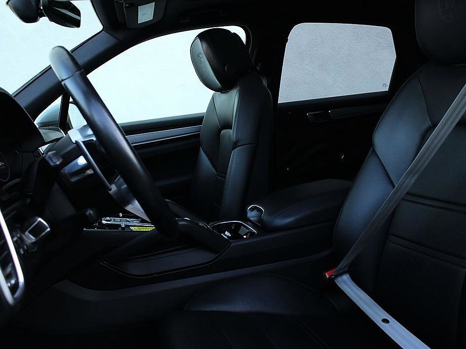 Used 2022 Porsche Cayenne Platinum Edition AWD/4WD image 15