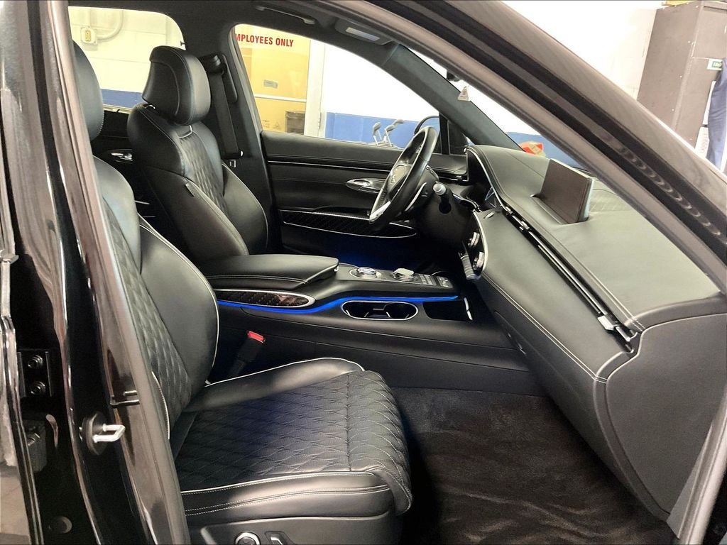 Used 2023 Genesis GV70 3.5T Sport w/ Sport Prestige Package AWD/4WD image 11