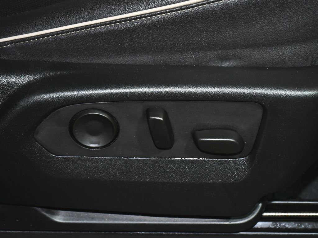 Used 2023 GMC Yukon XL SLT w/ SLT Premium Package image 54