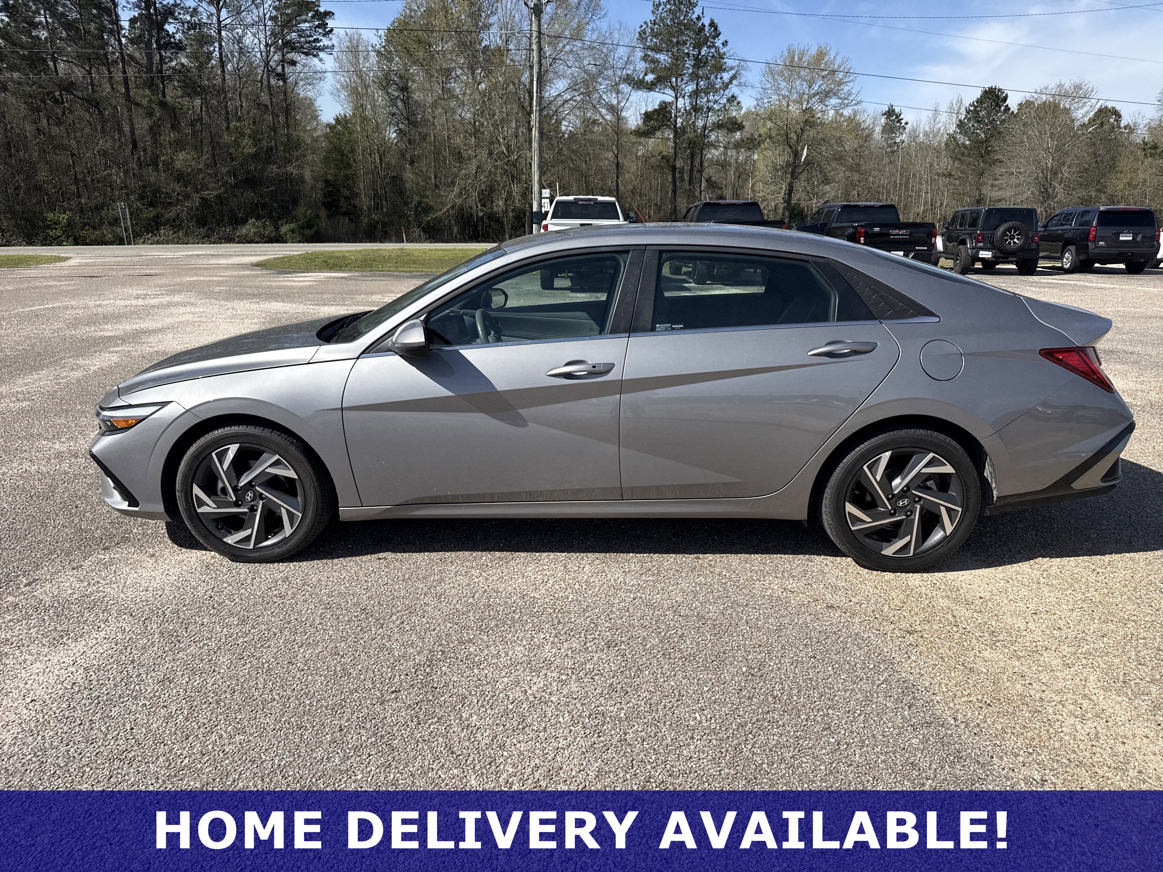 Used 2025 Hyundai Elantra SEL image 11