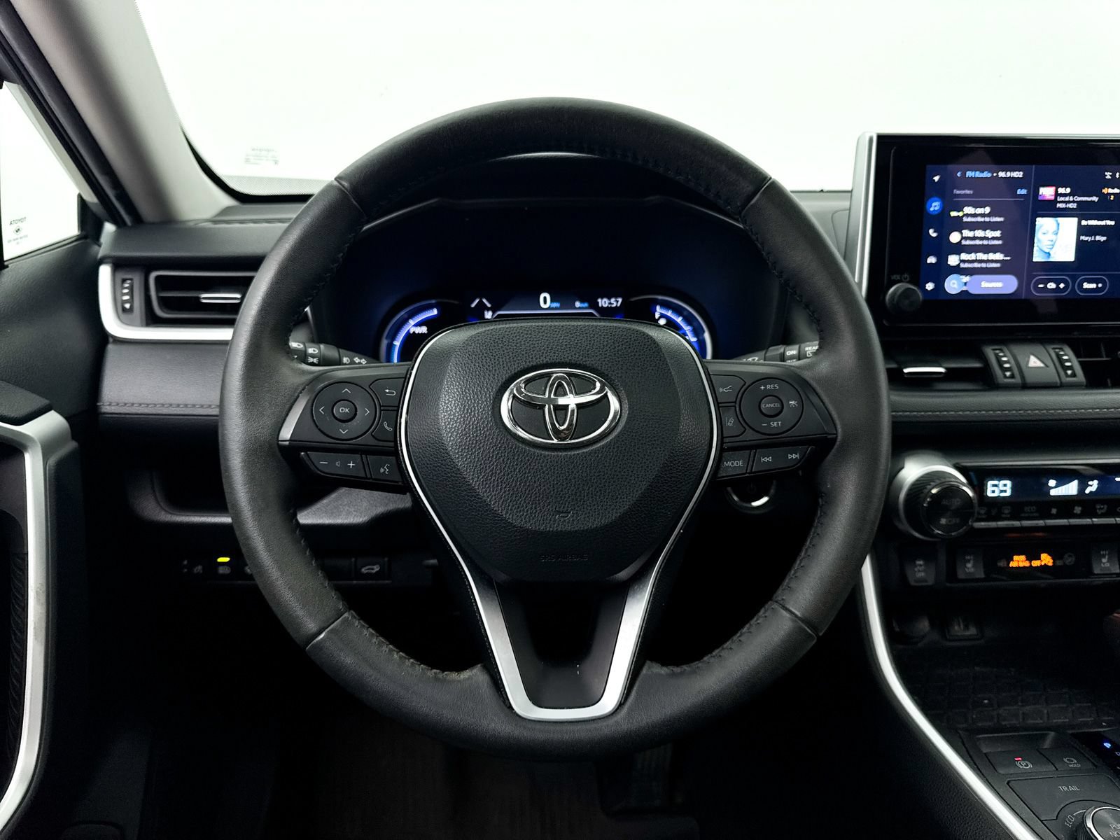 Used 2023 Toyota RAV4 XLE Premium AWD/4WD image 4