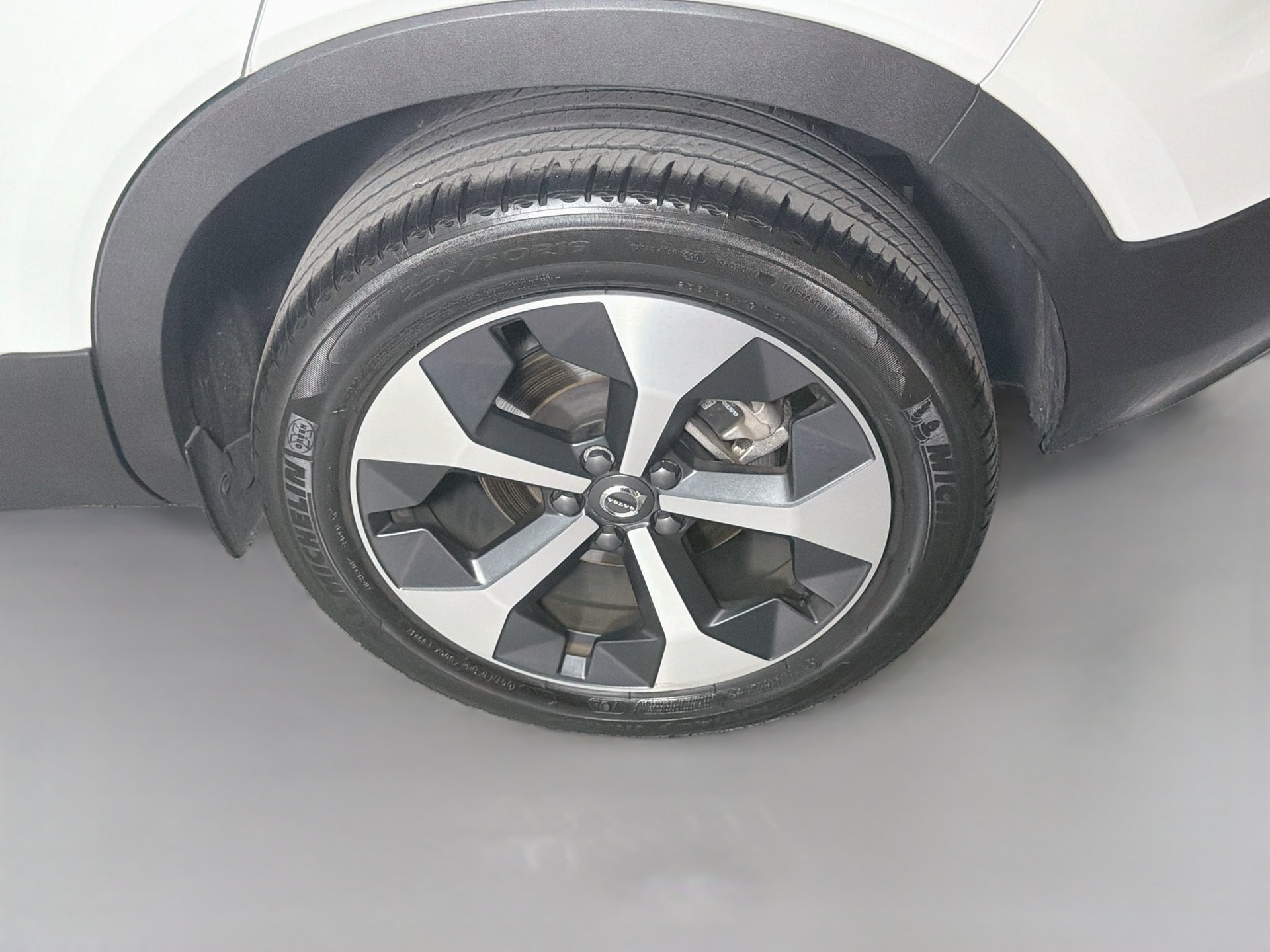 Certified 2023 Volvo XC40 B4 Plus w/ Protection Package Premier FWD image 31