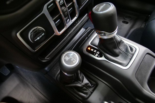 Used 2025 Jeep Gladiator Sport image 21
