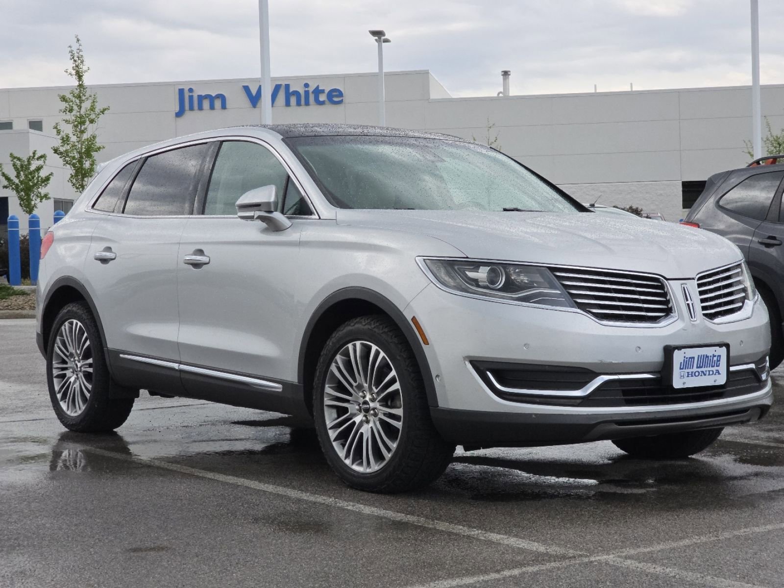 Used 2017 Lincoln MKX Reserve AWD/4WD image 2