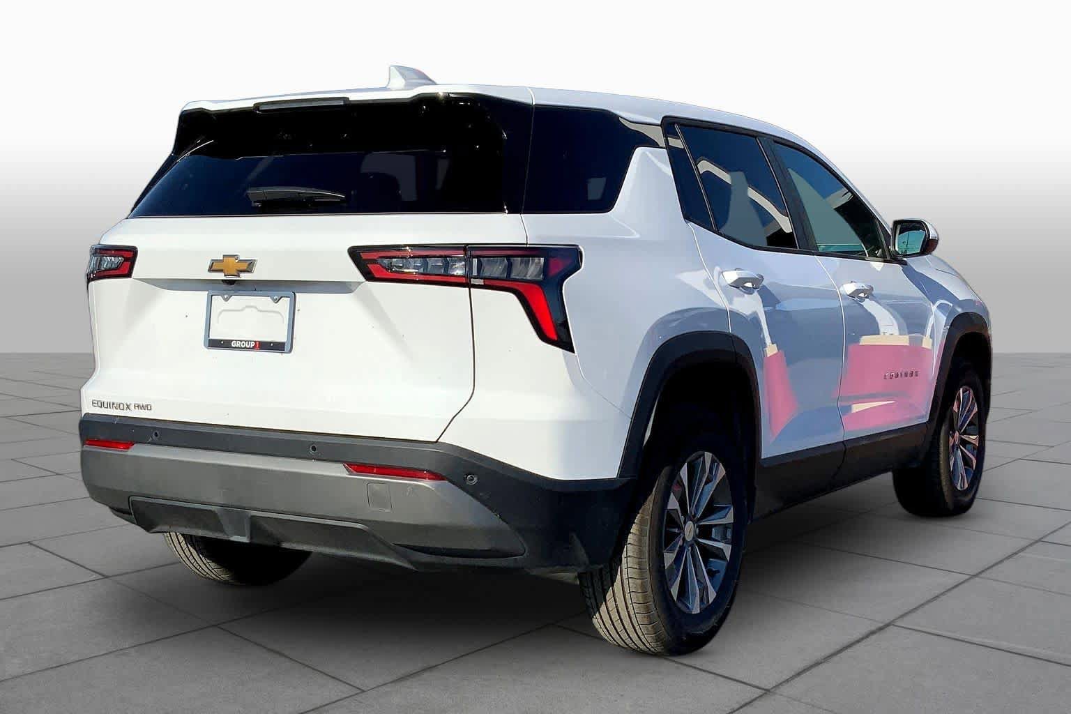 Used 2026 Chevrolet Equinox LT AWD/4WD image 13