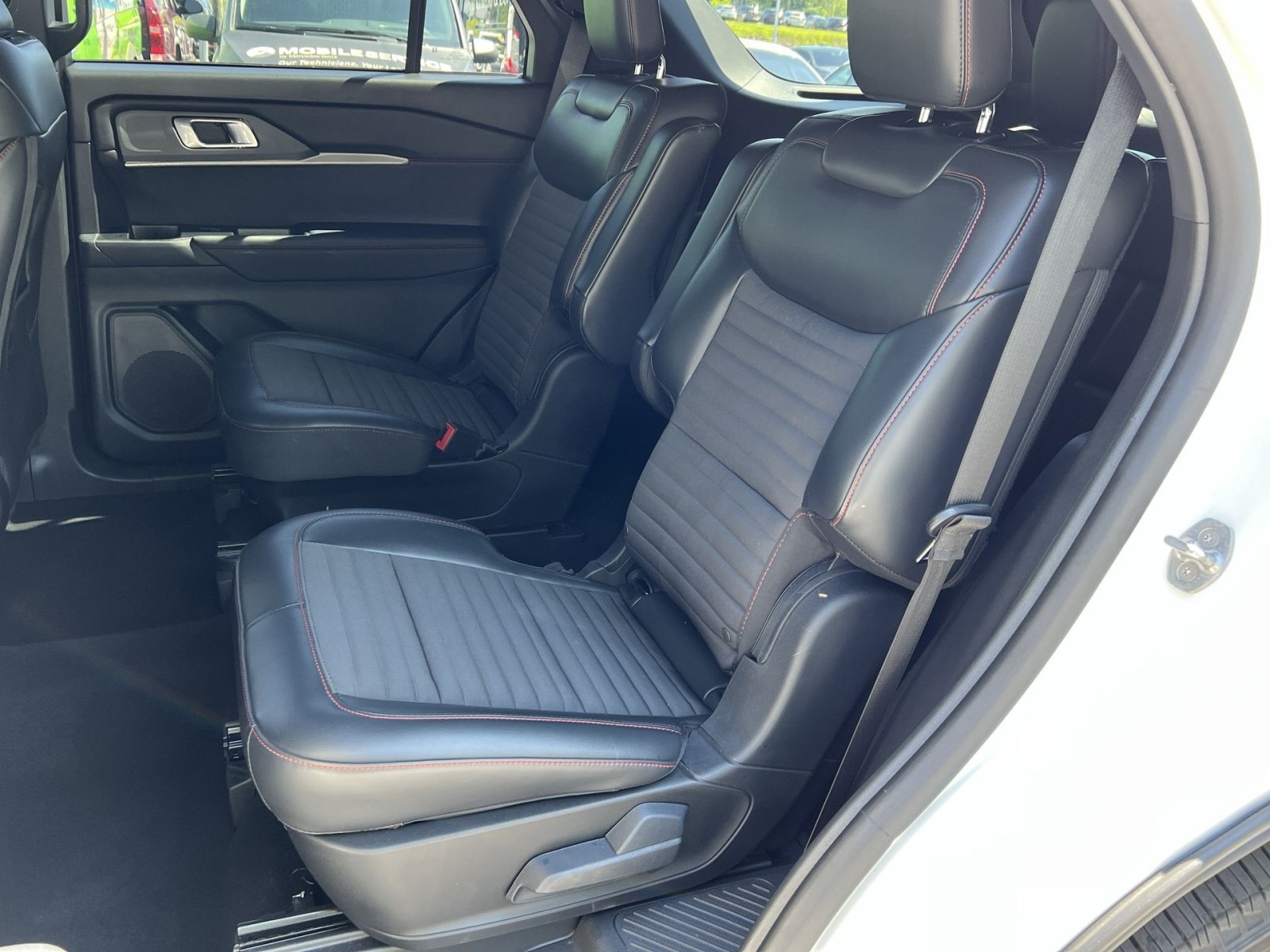 Used 2025 Ford Explorer ST-Line AWD/4WD image 30