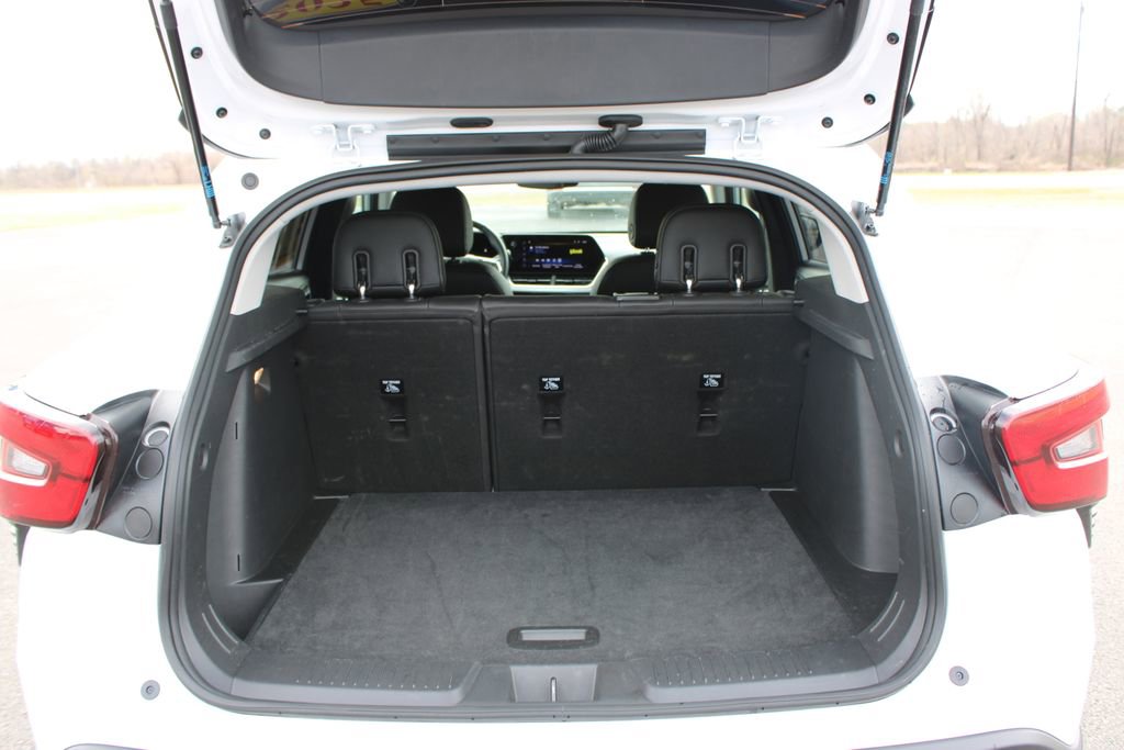 Used 2025 Chevrolet Trax LT w/ LT Convenience Package image 14