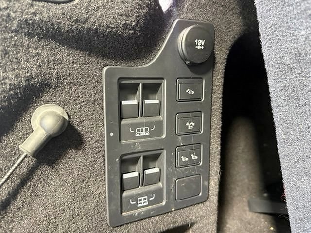 Used 2018 Land Rover Discovery HSE AWD/4WD image 18