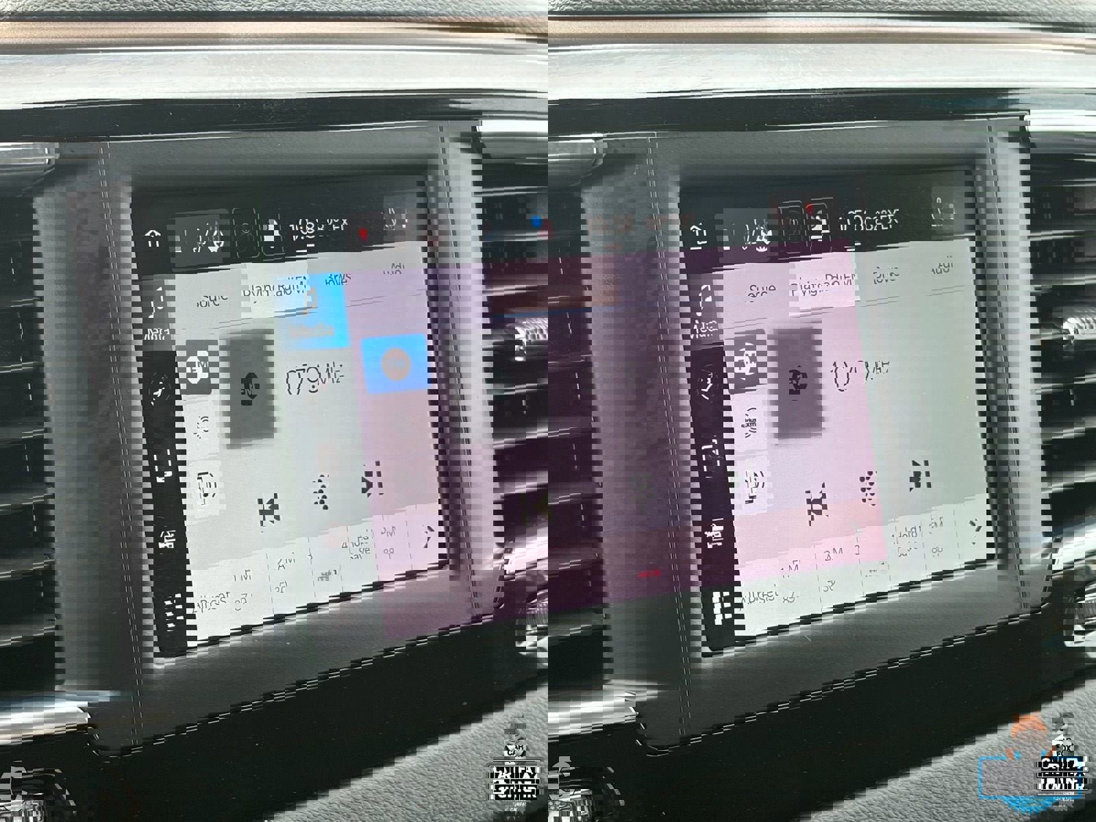 Used 2024 Chrysler Voyager LX image 18