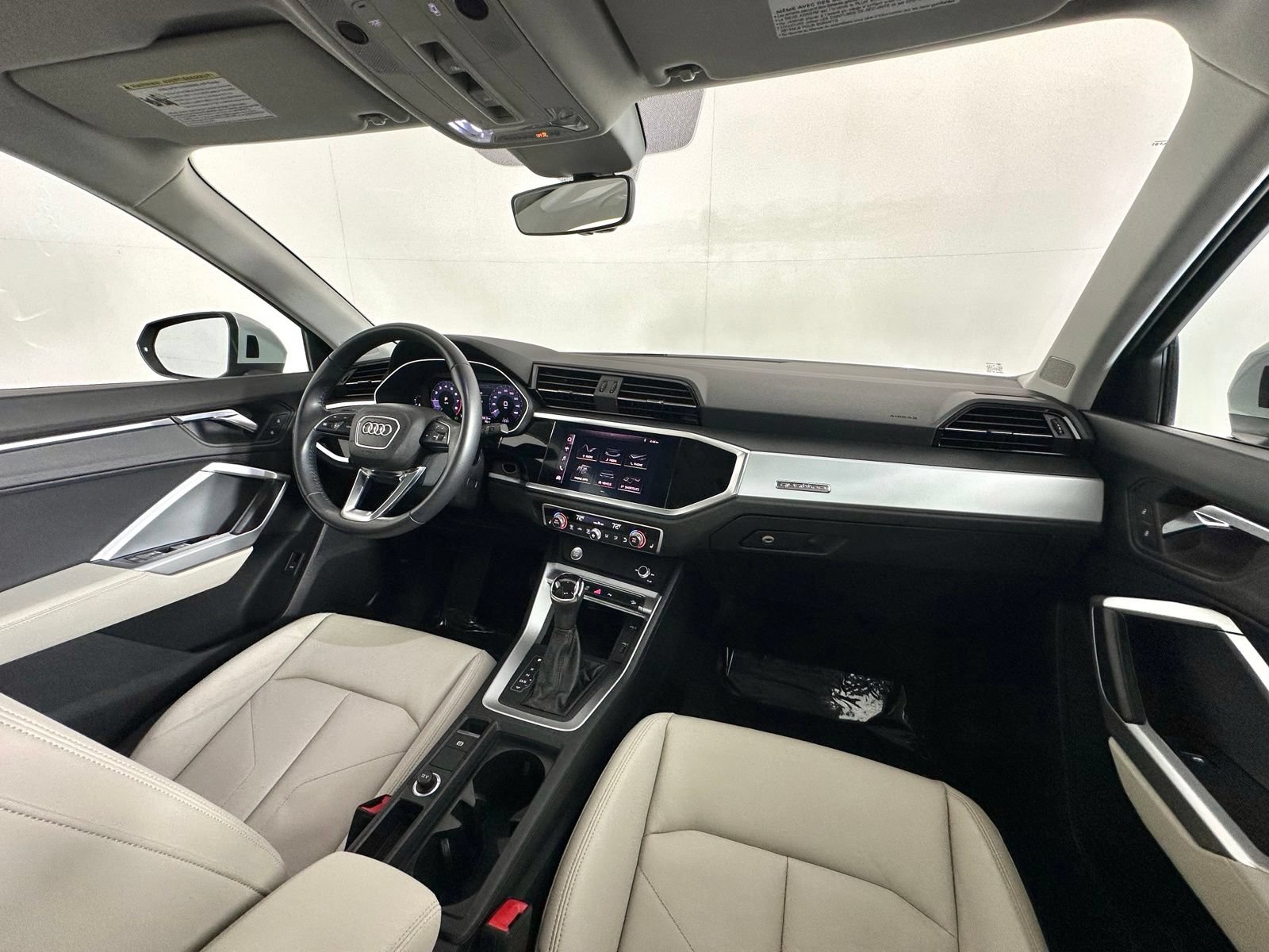Used 2019 Audi Q3 2.0T Premium w/ Convenience Package AWD/4WD image 2