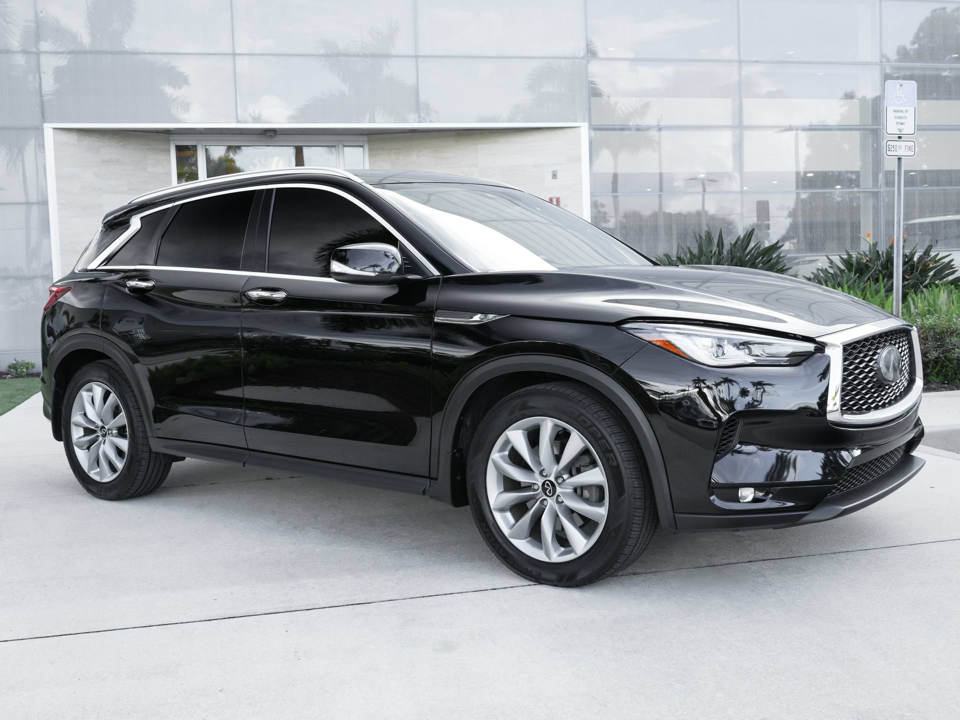 Used 2022 INFINITI QX50 Luxe FWD image 4