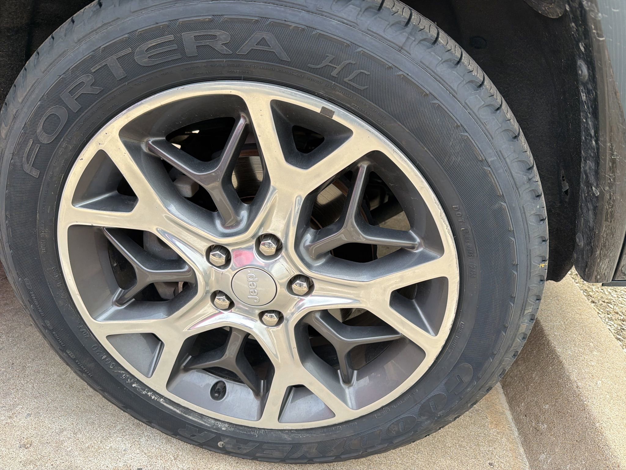 Used 2019 Jeep Grand Cherokee Overland RWD image 4