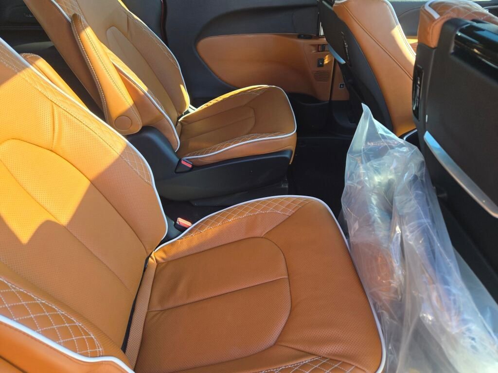 New 2026 Chrysler Pacifica Pinnacle image 10