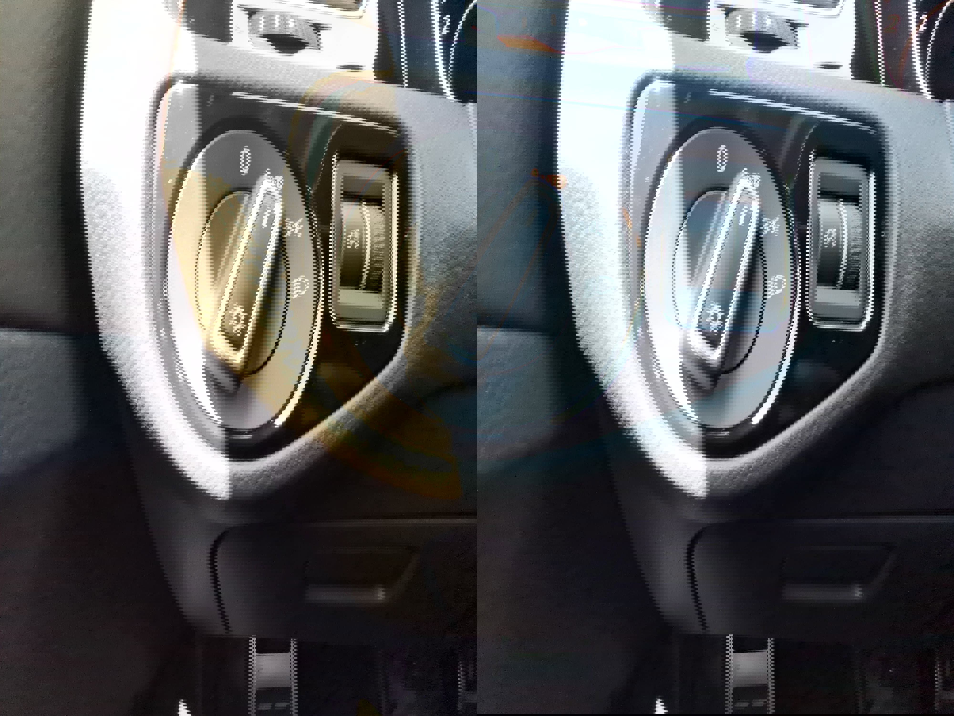 Used 2018 Volkswagen Golf R 4-Door image 25