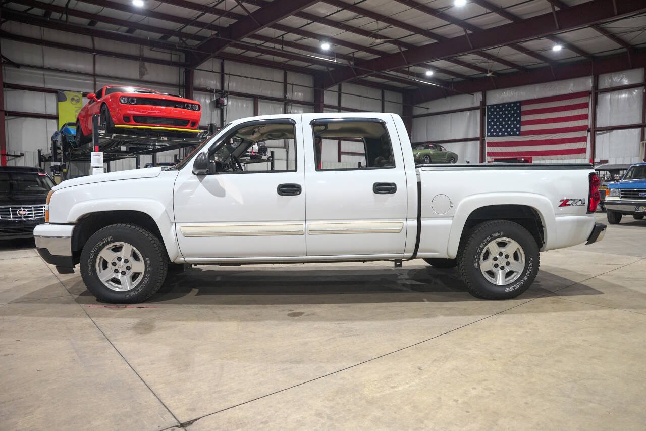 Used 2006 Chevrolet Silverado 1500 LT w/ Light Duty Power Package AWD/4WD image 4