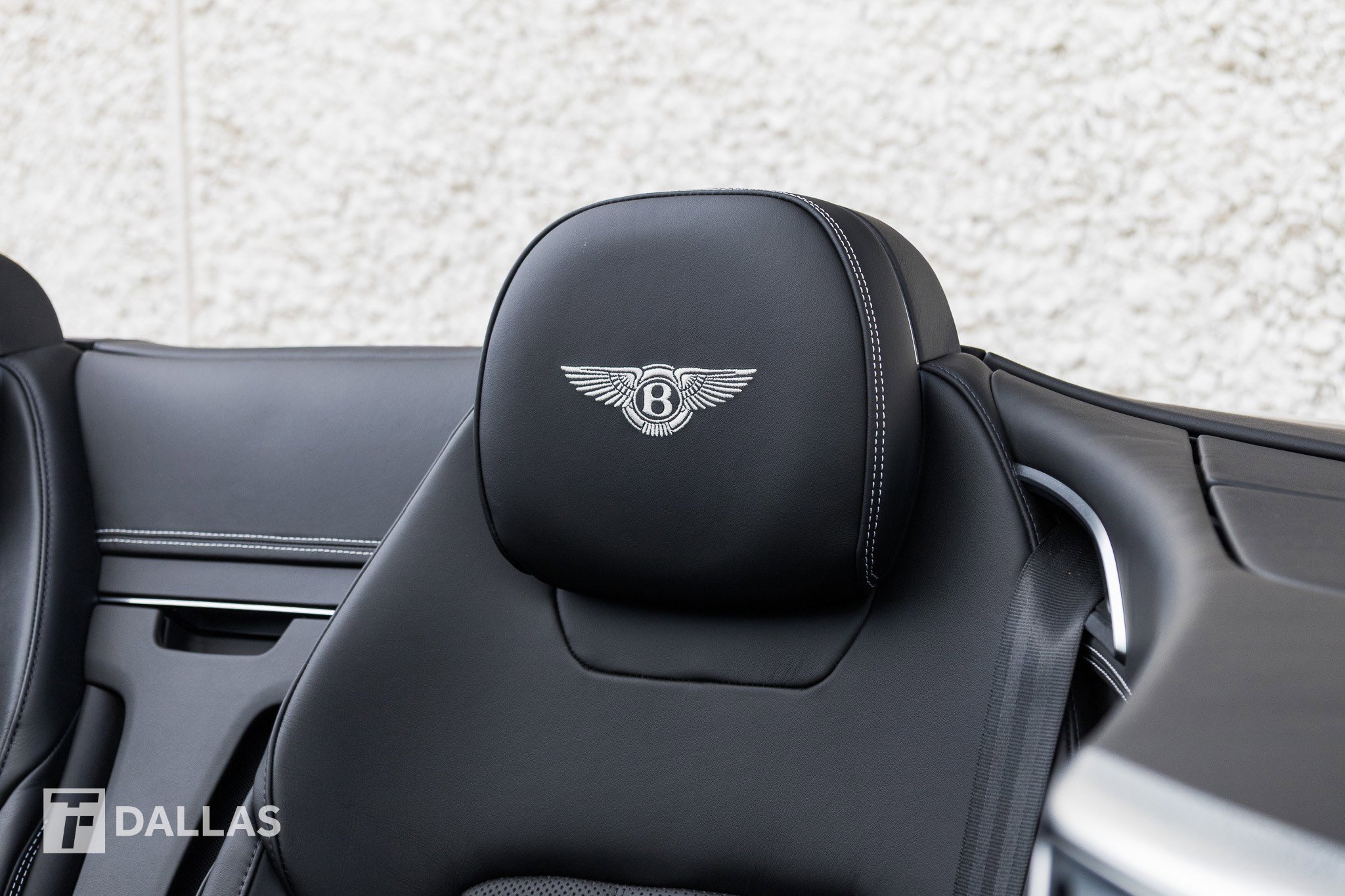Used 2023 Bentley Continental GT V8 image 28