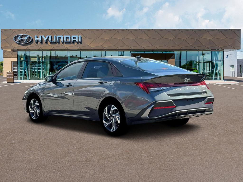 New 2025 Hyundai Elantra SEL FWD image 5