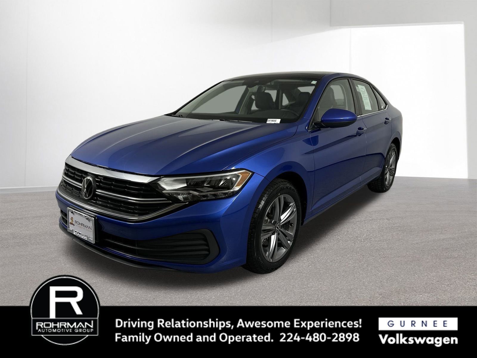 Used 2023 Volkswagen Jetta SE w/ Panoramic Sunroof Package image 1