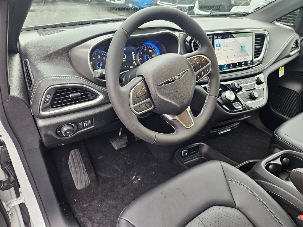 New 2026 Chrysler Pacifica Select AWD/4WD image 13